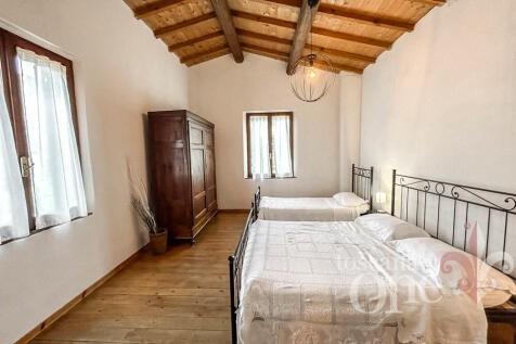 0177CASALE OLIVETO.j