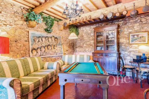 TAVERNA 1.jpg