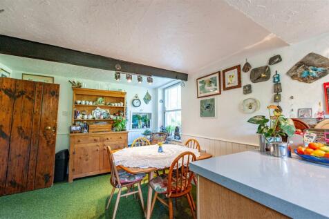 Breakfast Area.jpg