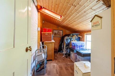 Walk-in wardrobe.jpg