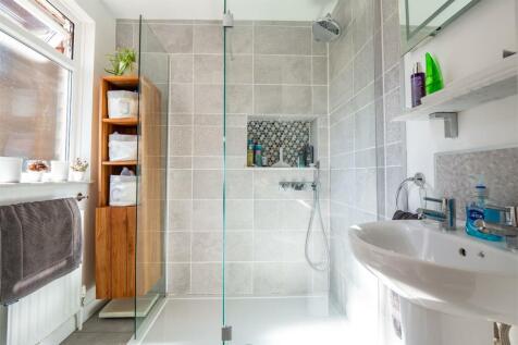 Bedroom 1 En-suite.jpg