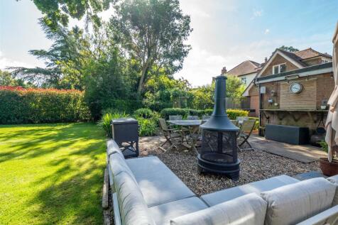 Garden Al-Fresco Dining Area..jpg
