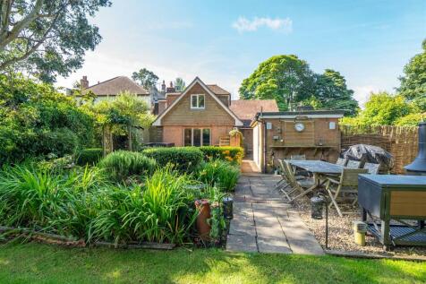 Garden View to House.jpg