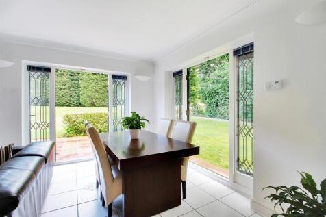 Dining Area.jpg