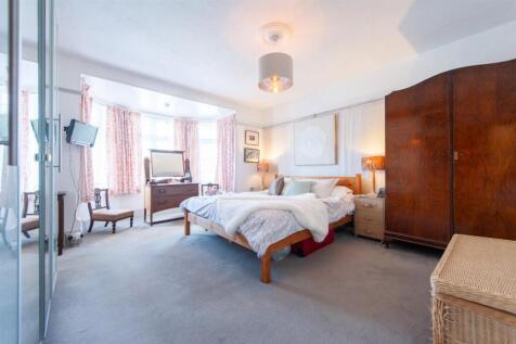 Bedroom 1.jpg