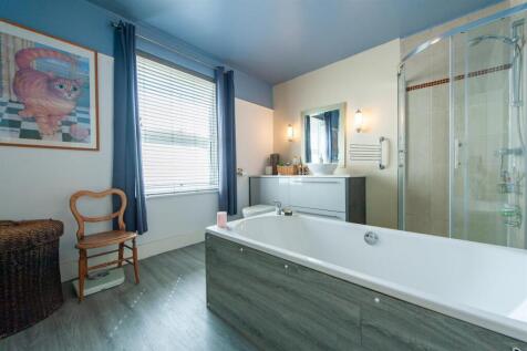 Family Bathroom.jpg