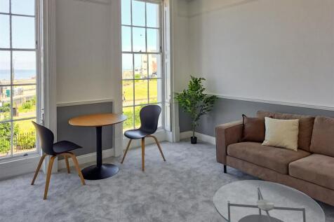Flat 1, 12a Marine Gardens2...jpg