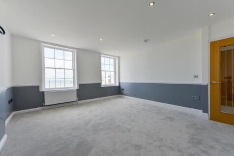 Flat 2, 12 Marine Gardens8.jpg