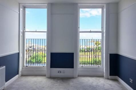 Flat 2, 12a Marine Gardens1.jpg
