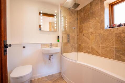 Ensuite 4.jpg