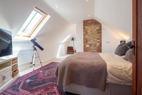 bedroom 6 .jpg