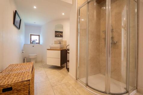 Family bathroom.jpg