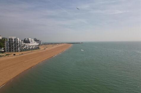 Just over 10 mins drive from Folkestone Seafront.J
