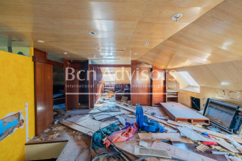 Casa-a-reformar-en-Pedralbes-con-maravillosas-v...