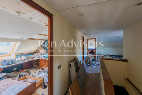 Casa-a-reformar-en-Pedralbes-con-maravillosas-v...