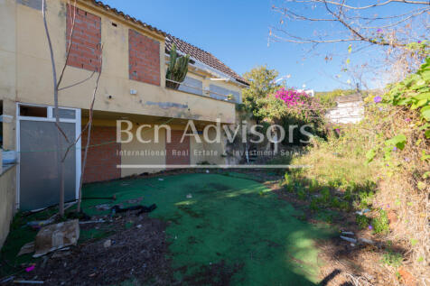 Casa-a-reformar-en-Pedralbes-con-maravillosas-v...