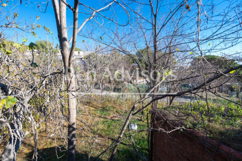 Casa-a-reformar-en-Pedralbes-con-maravillosas-v...