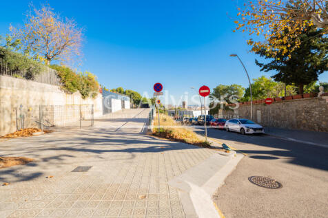 Casa-a-reformar-en-Pedralbes-con-maravillosas-v...