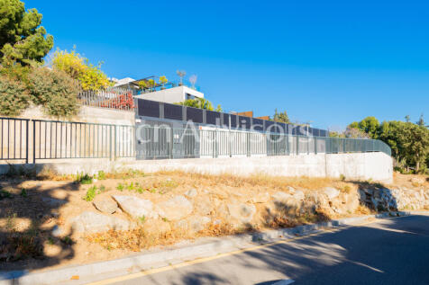 Casa-a-reformar-en-Pedralbes-con-maravillosas-v...
