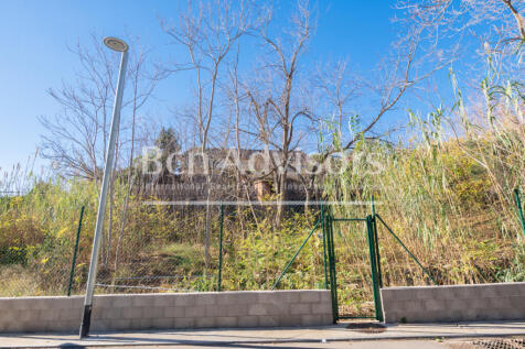 Casa-a-reformar-en-Pedralbes-con-maravillosas-v...