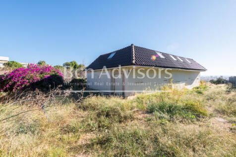 Casa-a-reformar-en-Pedralbes-con-maravillosas-v...