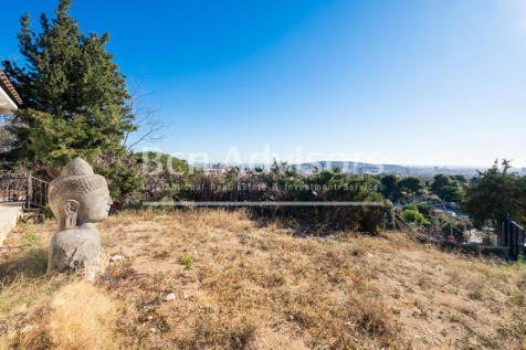 Casa-a-reformar-en-Pedralbes-con-maravillosas-v...