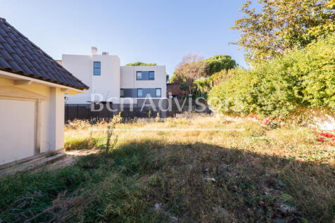 Casa-a-reformar-en-Pedralbes-con-maravillosas-v...