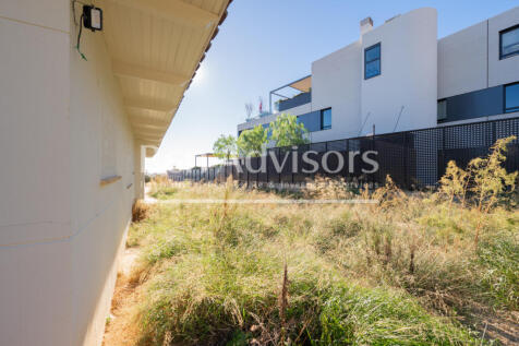 Casa-a-reformar-en-Pedralbes-con-maravillosas-v...