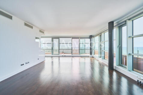 extraordinario-atico-con-terraza-y-vistas-al-ma...