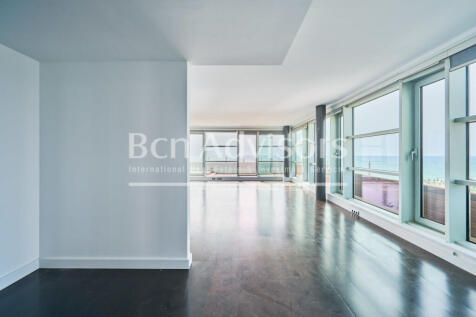 extraordinario-atico-con-terraza-y-vistas-al-ma...