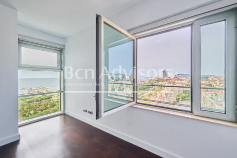 extraordinario-atico-con-terraza-y-vistas-al-ma...