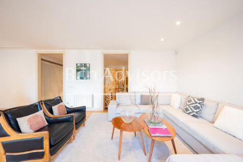 Exclusive-renovated-property-in-a-Modernist-bui...