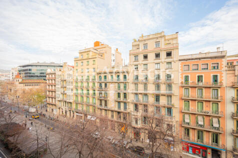 Exclusive-renovated-property-in-a-Modernist-bui...