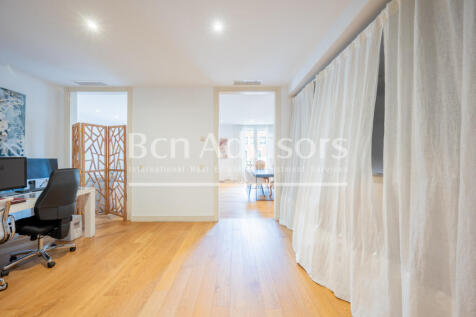 Exclusive-renovated-property-in-a-Modernist-bui...