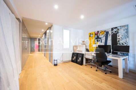 Exclusive-renovated-property-in-a-Modernist-bui...