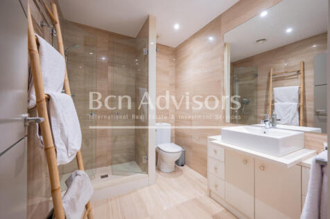 Exclusive-renovated-property-in-a-Modernist-bui...