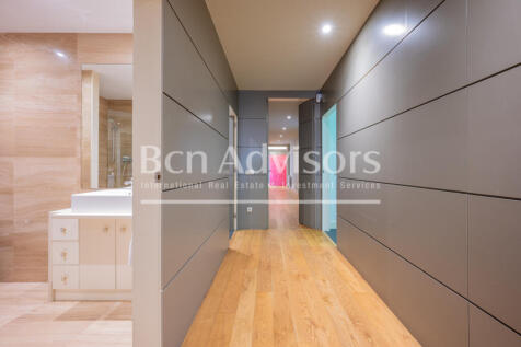 Exclusive-renovated-property-in-a-Modernist-bui...