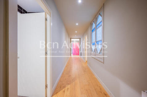Exclusive-renovated-property-in-a-Modernist-bui...