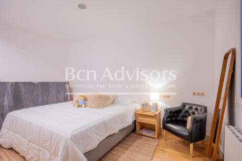 Exclusive-renovated-property-in-a-Modernist-bui...