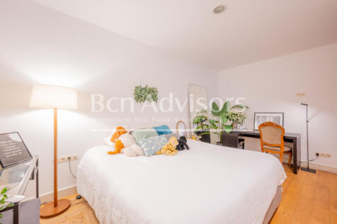 Exclusive-renovated-property-in-a-Modernist-bui...
