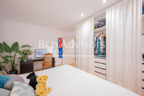 Exclusive-renovated-property-in-a-Modernist-bui...