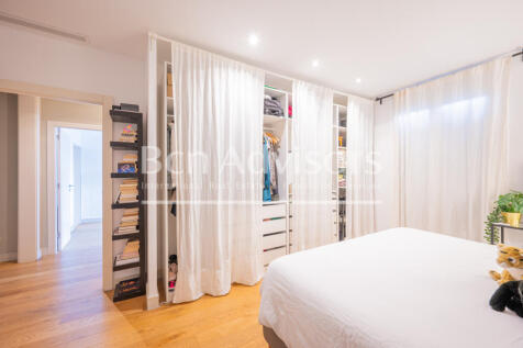 Exclusive-renovated-property-in-a-Modernist-bui...