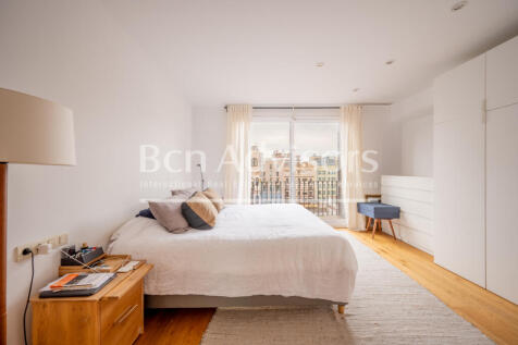 Exclusive-renovated-property-in-a-Modernist-bui...