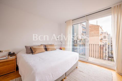 Exclusive-renovated-property-in-a-Modernist-bui...