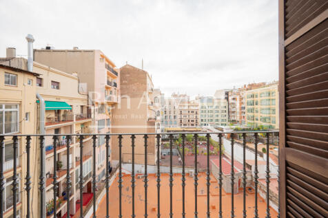 Exclusive-renovated-property-in-a-Modernist-bui...