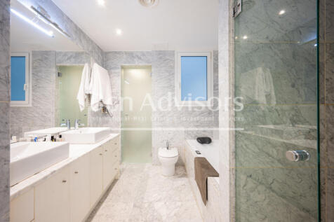 Exclusive-renovated-property-in-a-Modernist-bui...
