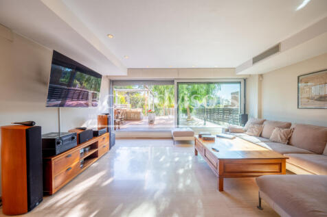 Deslumbrante-y-moderna-casa-con-jardin-terraza-...