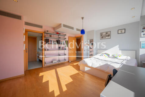 Deslumbrante-y-moderna-casa-con-jardin-terraza-...