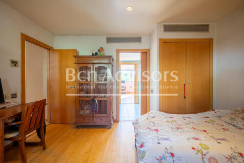 Deslumbrante-y-moderna-casa-con-jardin-terraza-...