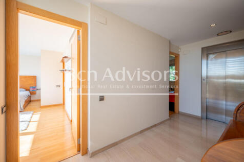 Deslumbrante-y-moderna-casa-con-jardin-terraza-...